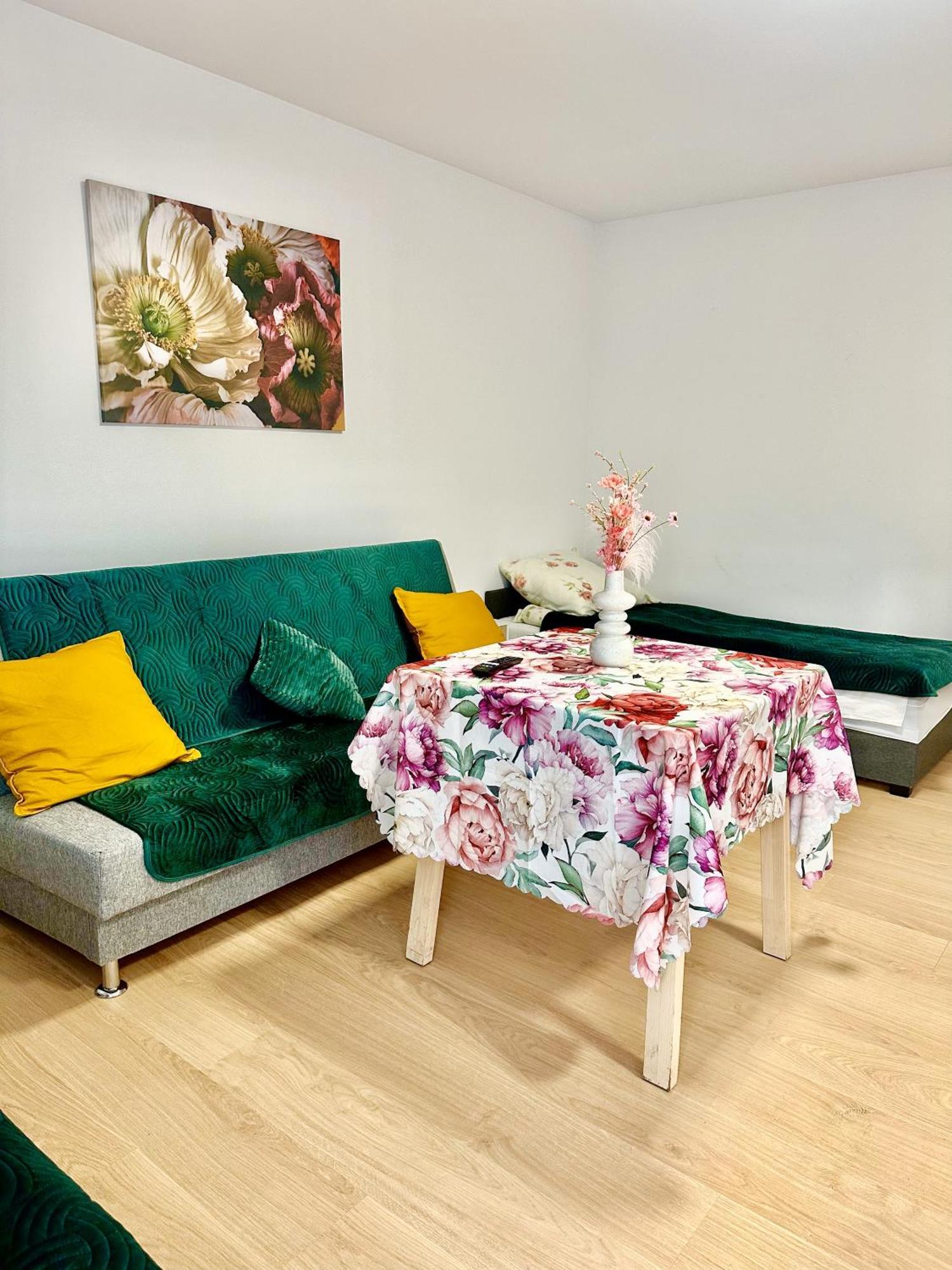 Nr 1 Lub 2 Przy Sali Kominkowej Apartment *